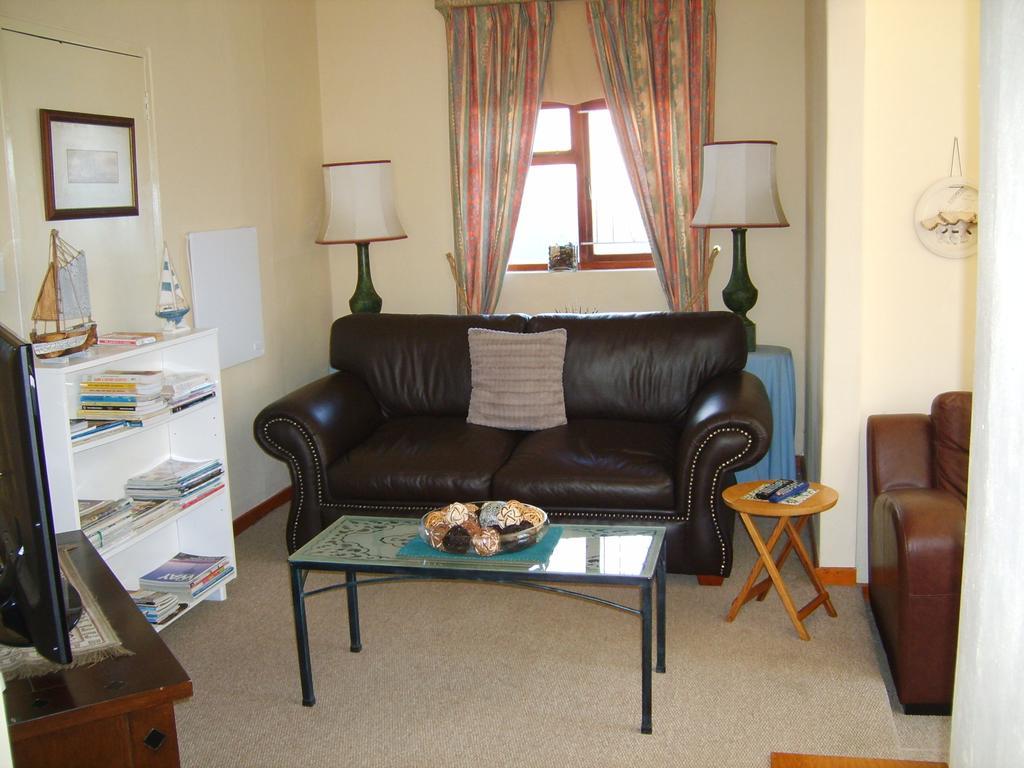 Sir Lambert'S Guesthouse Lambertʼs Bay 外观 照片